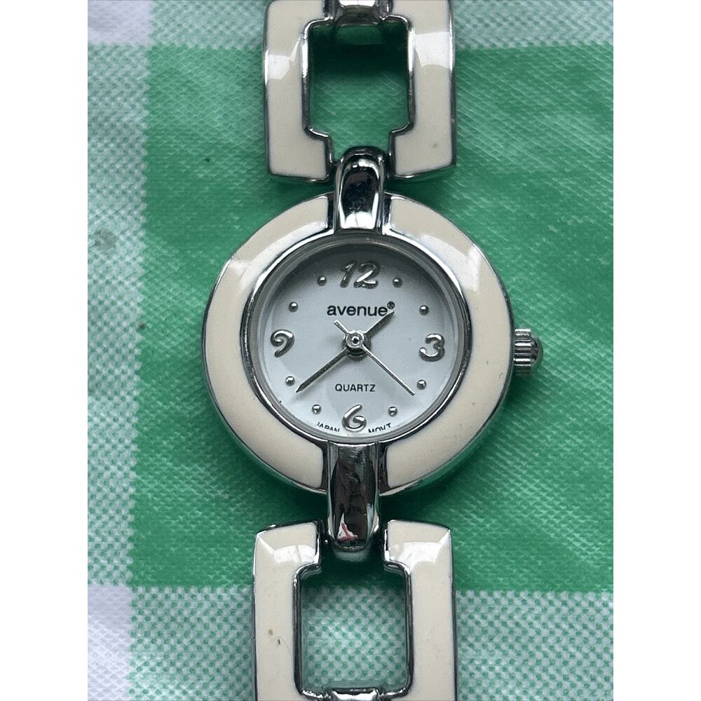 Avenue White And Silver Tone Women’s Quartz Watch